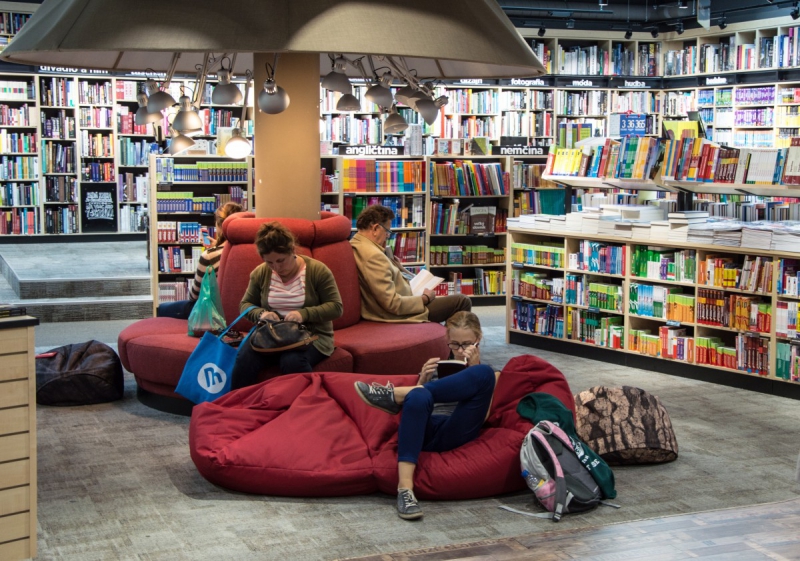 vitrine-CASTILLON-min_books_bookstore_book_reader_readers_reading_shop_sale_books-849006