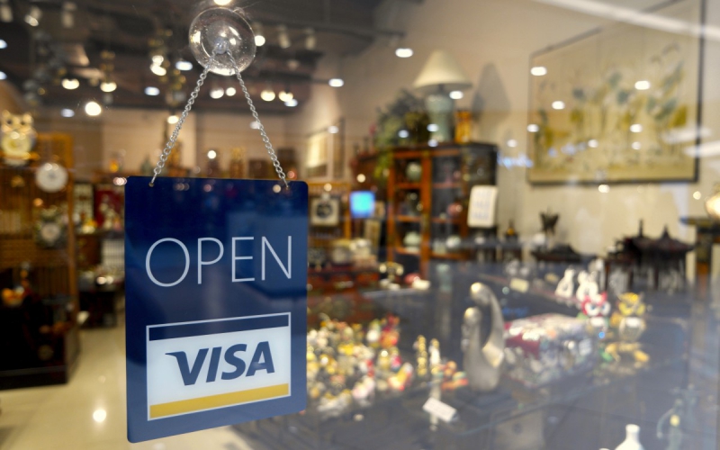 vitrine-CASTILLON-min_open_sign_visa_sign_open_store_sign_visa_credit_card_business-810443