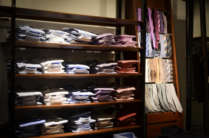 vitrine-CASTILLON-min_shirts_exhibition_shop_shopping_shelf_buy_business_clothing-940715